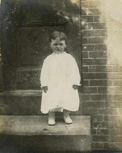 John Frank Keith, Small child standing on doorstep, Philadelphia c. 1915