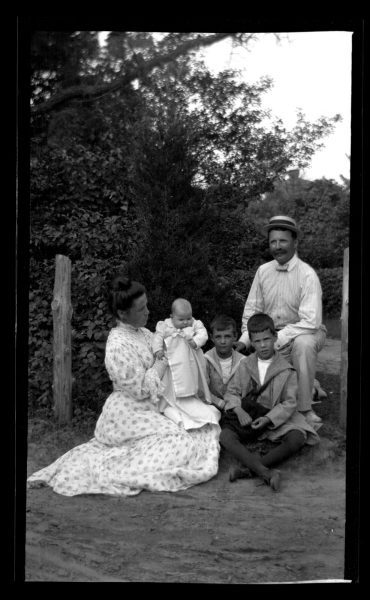 A Morris family picture. The Morris brothers are both wearing short hair and short pants.
