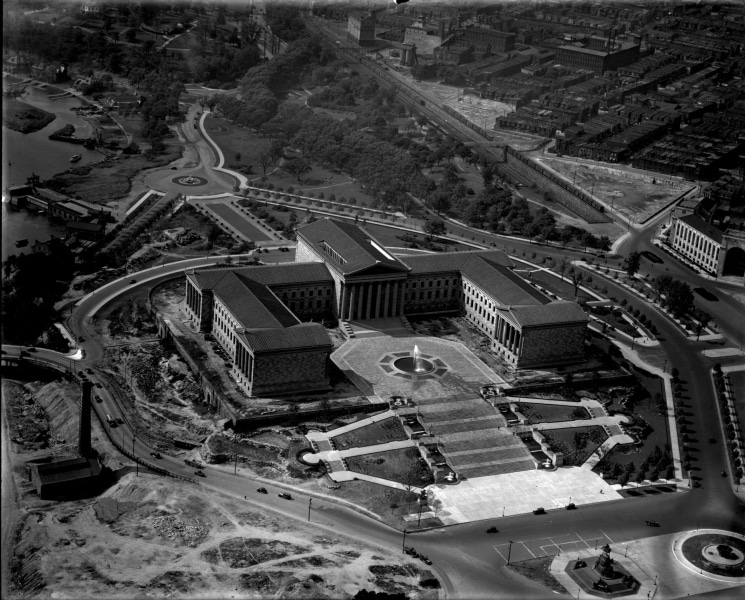 Black and white aerial photograph of the Philadelphia Museum of Art and surrounding land