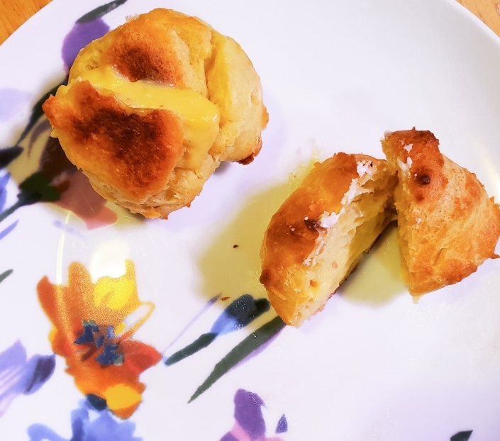 Finished cream puffs