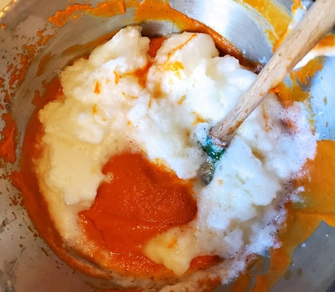 Incorporating the carrot puree and stiffened eggs