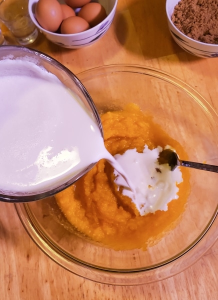 Adding heavy cream to pumpkin puree