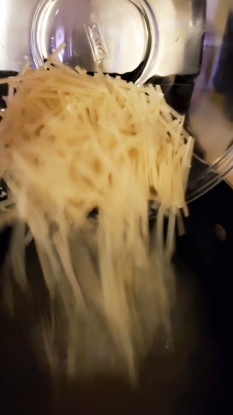 Adding the broken vermicelli to the boiling water