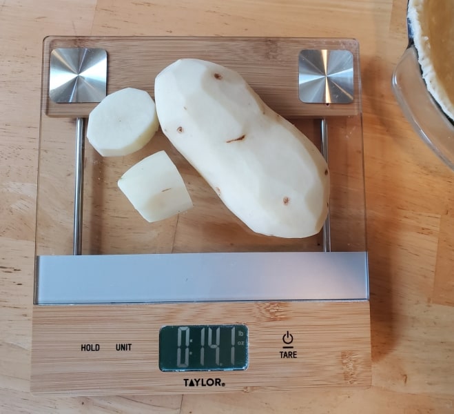 Weighing the potatoes